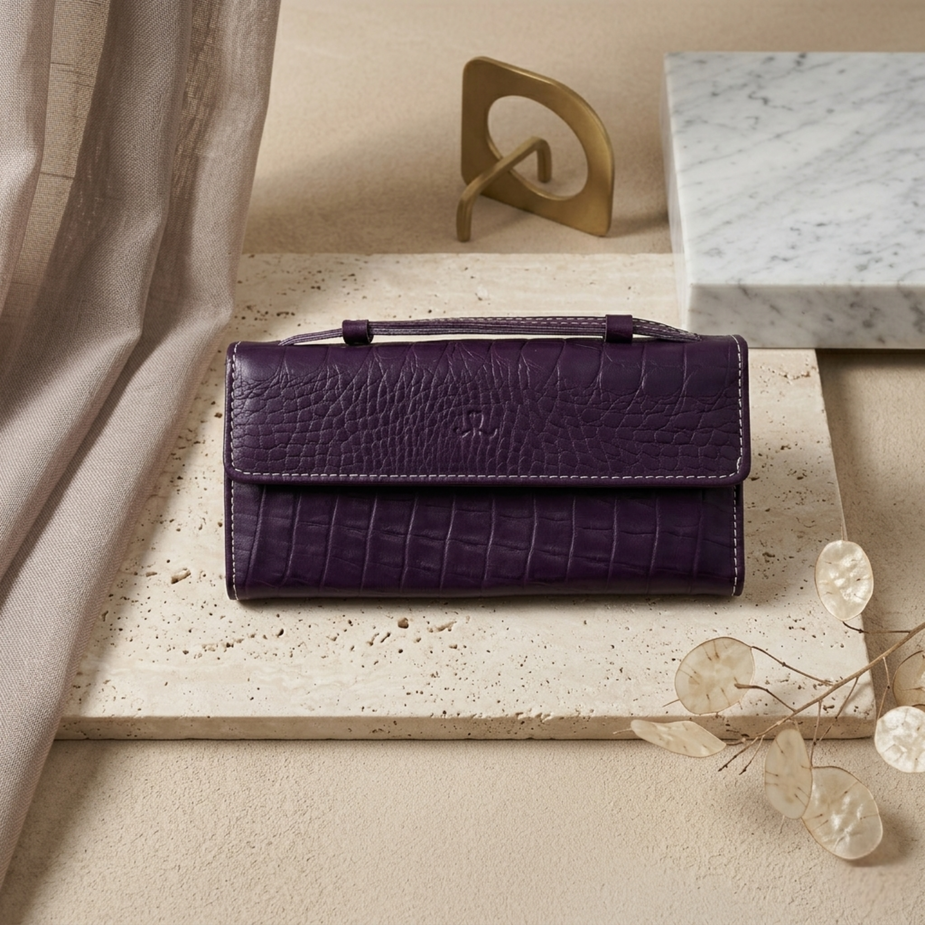 Isabelle Croc - Women's Long Leather Wallet